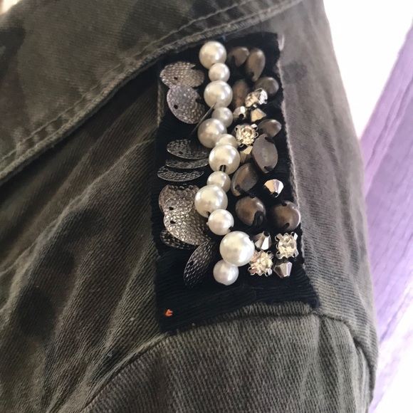 “Forever 21” Lightweight camouflage zip up jacket - Picture 5 of 8